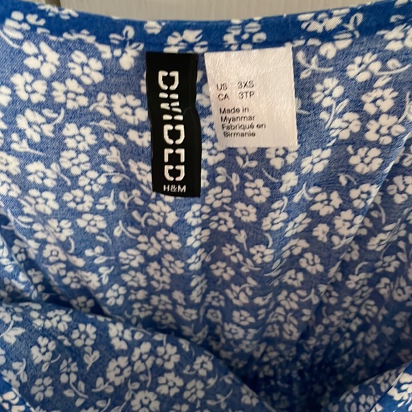 Blue and white floral romper - Picture 4 of 4